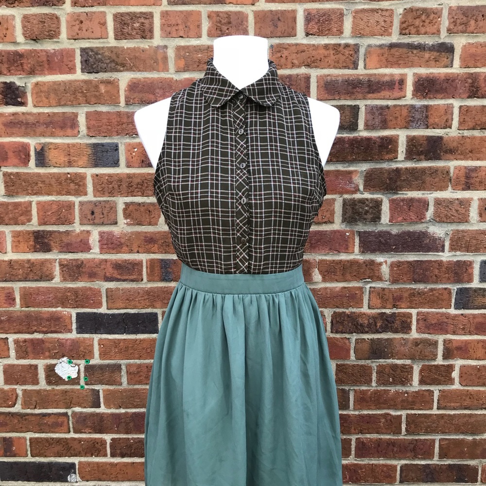 Collared, sleeveless dress in sage & plaid